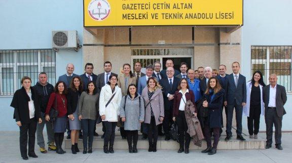 "MEB Müsteşar Yardımcısı Sayın Doç.Dr. Mustafa Hilmi ÇOLAKOĞLU´nun İlçemiz Gazeteci Çetin Altan MTAL´yi Ziyareti"