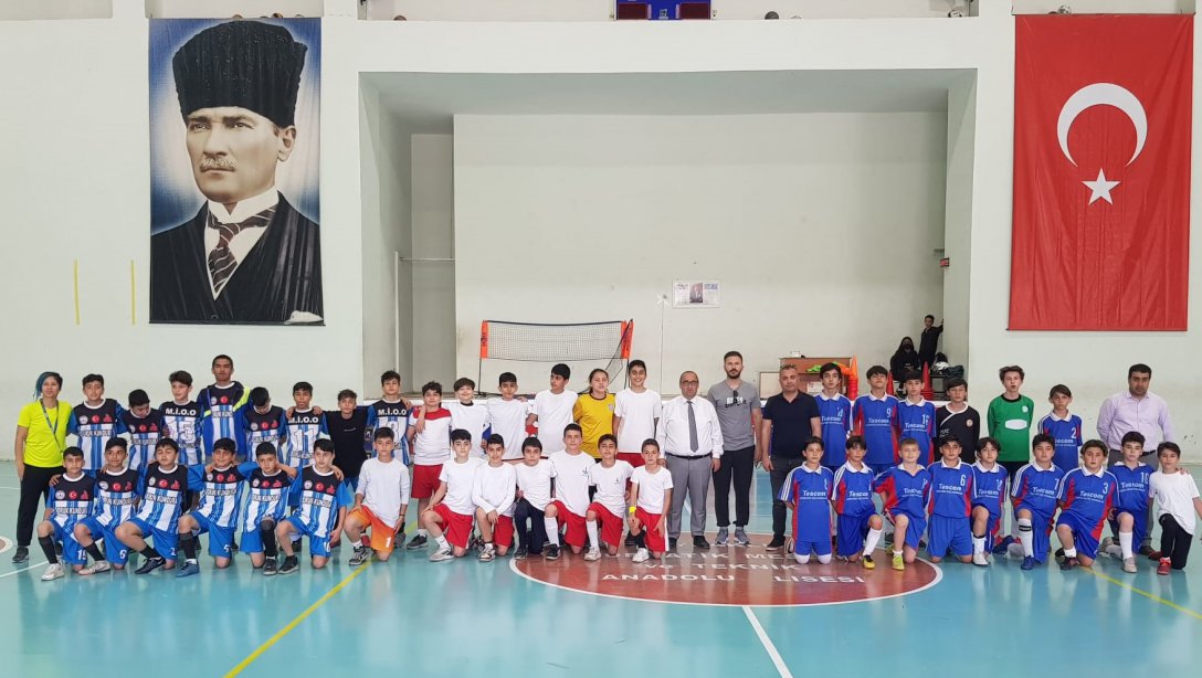 Bayraklı Ortaokullar arası fikstürlü Futsal Turnuvası bitti