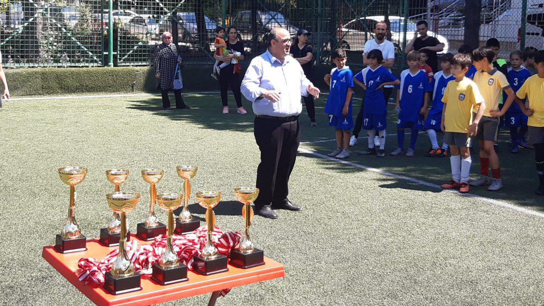 İlkokullar arası Futbol ve Ortaokullar arası Futsal Turnuvaları ödül töreni yapıldı
